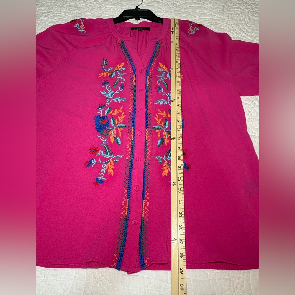 NWT - Calessa Pink Embroidered Round VNeck BOHO Tunic - Picture 9 of 10